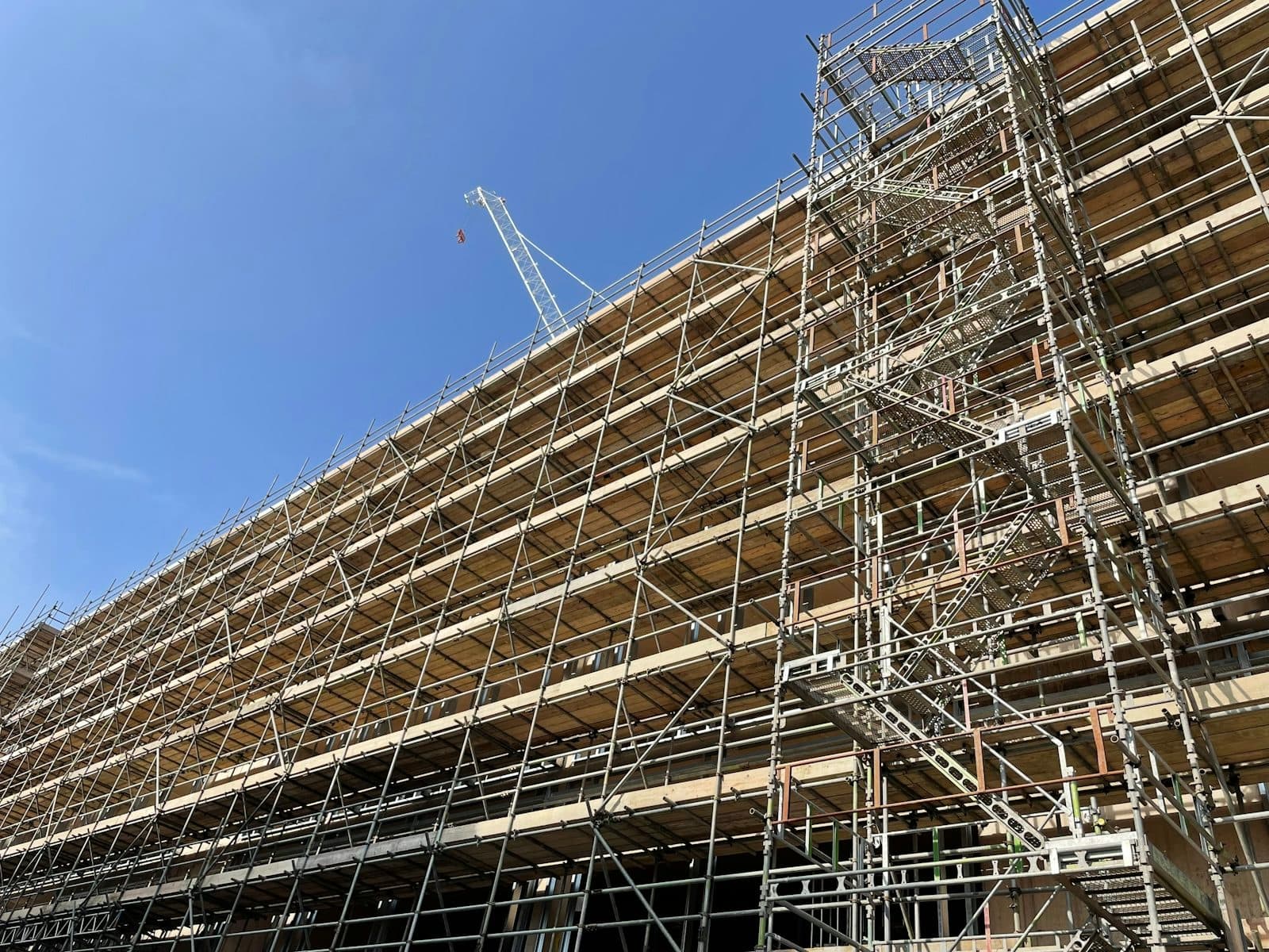 Large-scale access scaffolding installation on a building facade in the UAE